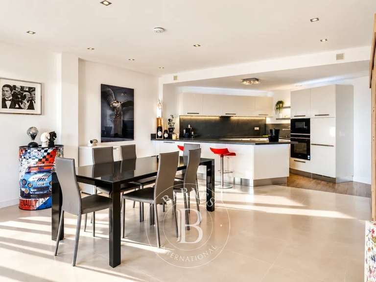 House Mandelieu-la-Napoule - 4 bedrooms - 204m²