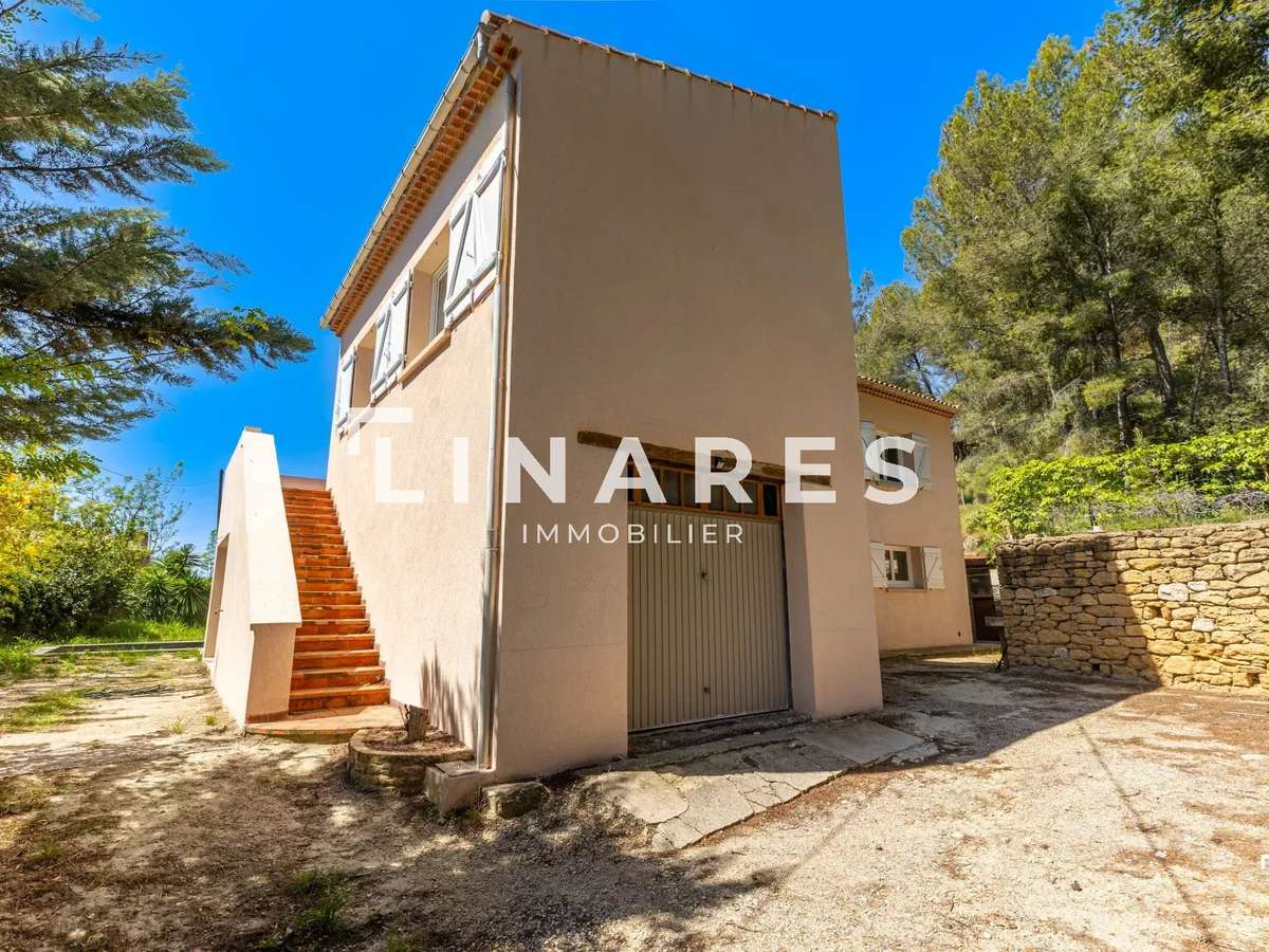 House Saint-Chamas