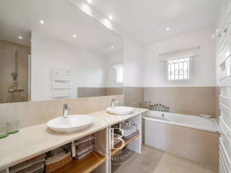 Maison Saint-Raphaël - 5 chambres - 300m²
