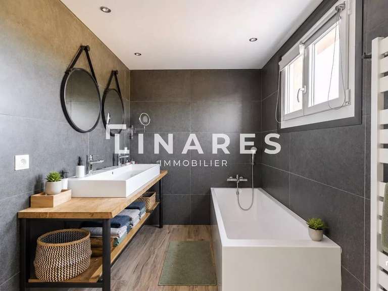 Maison Carnoux-en-Provence - 5 chambres - 242m²