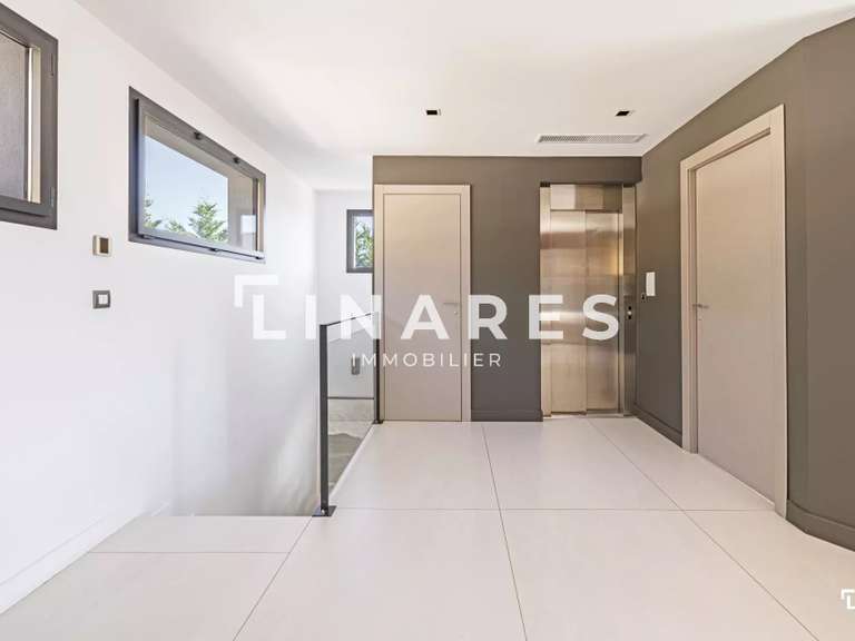 House Marseille 11e - 4 bedrooms - 333m²
