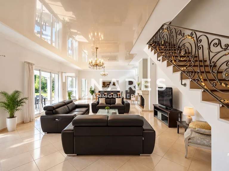 Maison Aubagne - 6 chambres - 220m²