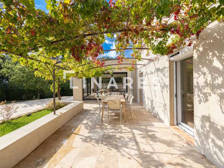 House Rognes - 4 bedrooms - 180m²