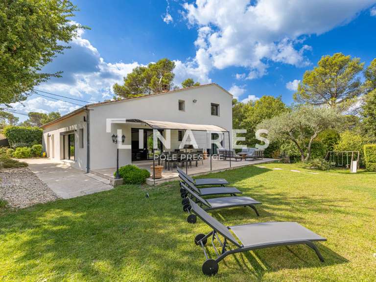 Maison Rognes - 4 chambres - 230m²
