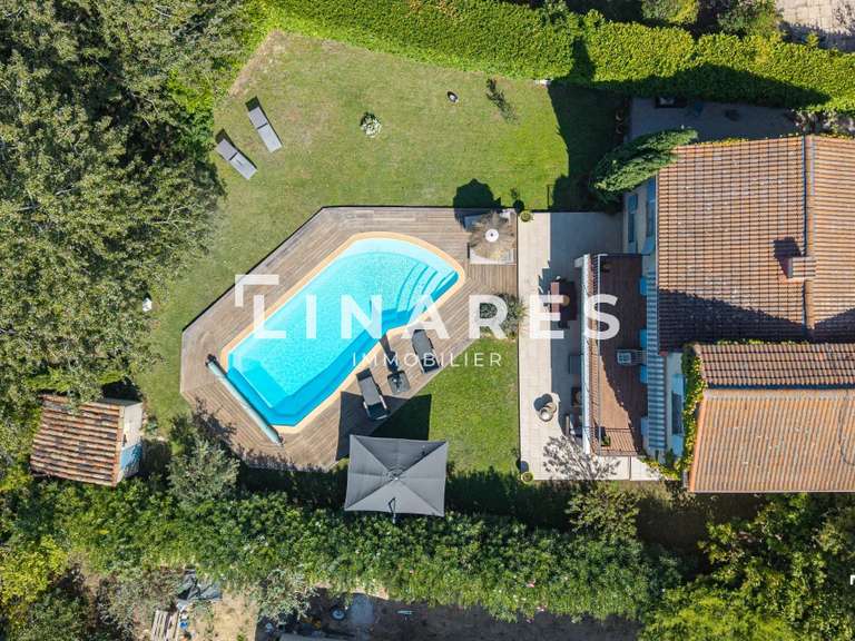 House Bouc-Bel-Air - 4 bedrooms - 161m²