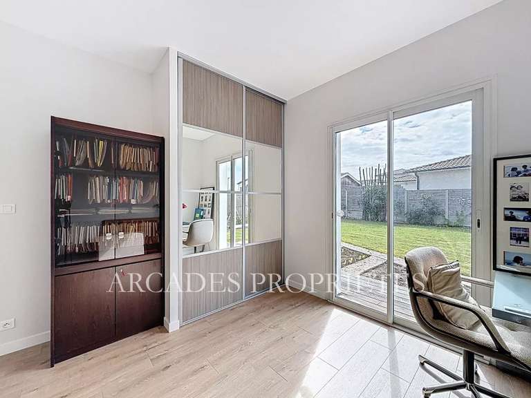 Maison Blanquefort - 5 chambres - 230m²