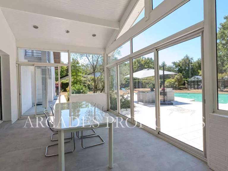 Maison Saint-Sulpice-et-Cameyrac - 4 chambres - 200m²