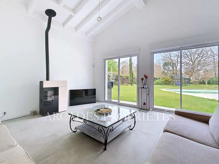 Maison Saint-Sulpice-et-Cameyrac - 4 chambres - 200m²