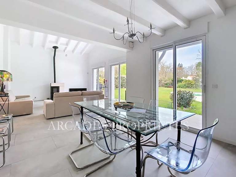 Maison Saint-Sulpice-et-Cameyrac - 4 chambres - 200m²