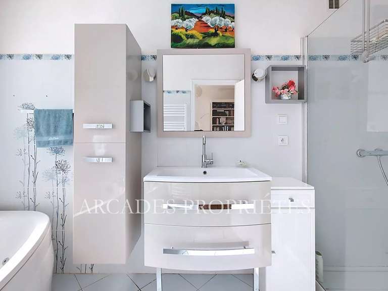 Maison Saint-Sulpice-et-Cameyrac - 4 chambres - 176m²