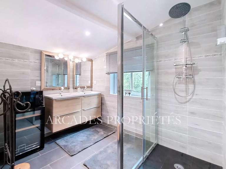 Maison Saint-Sulpice-et-Cameyrac - 3 chambres - 186m²