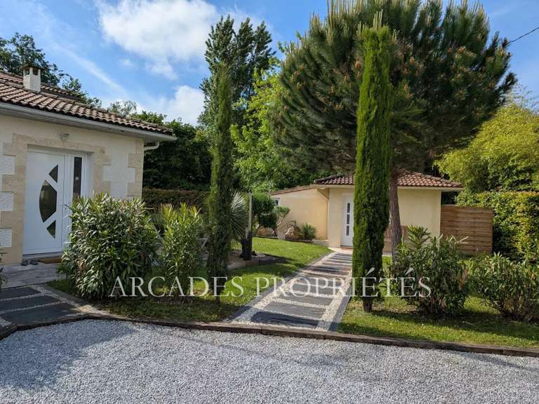 Maison Saint-Sulpice-et-Cameyrac - 3 chambres - 186m²