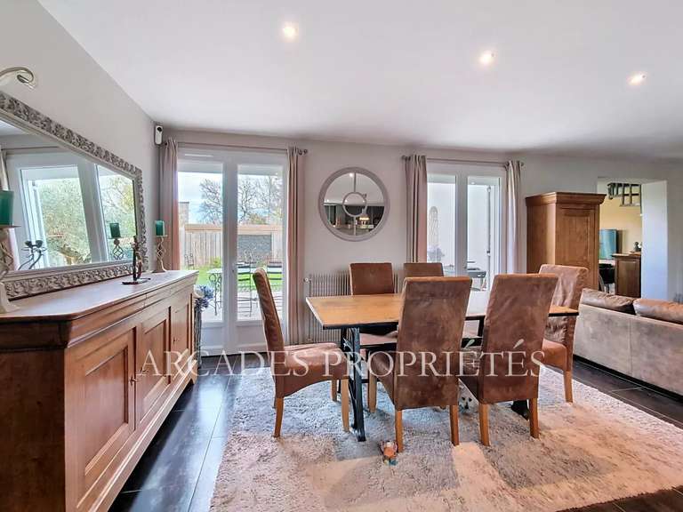 Maison Saint-Sulpice-et-Cameyrac - 3 chambres - 186m²