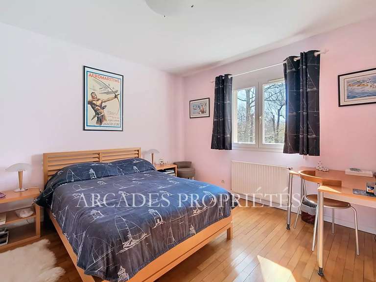 Maison Saint-Sulpice-et-Cameyrac - 4 chambres - 210m²