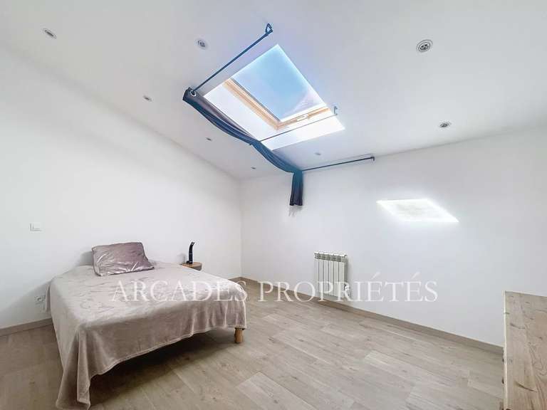 Maison Ambarès-et-Lagrave - 5 chambres - 223m²