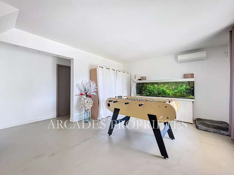 Maison Ambarès-et-Lagrave - 5 chambres - 223m²
