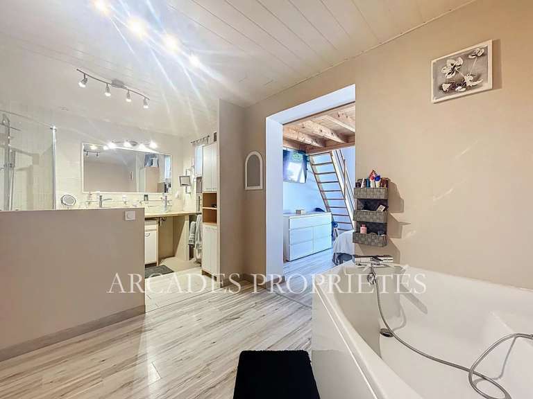 Maison Ambarès-et-Lagrave - 5 chambres - 223m²