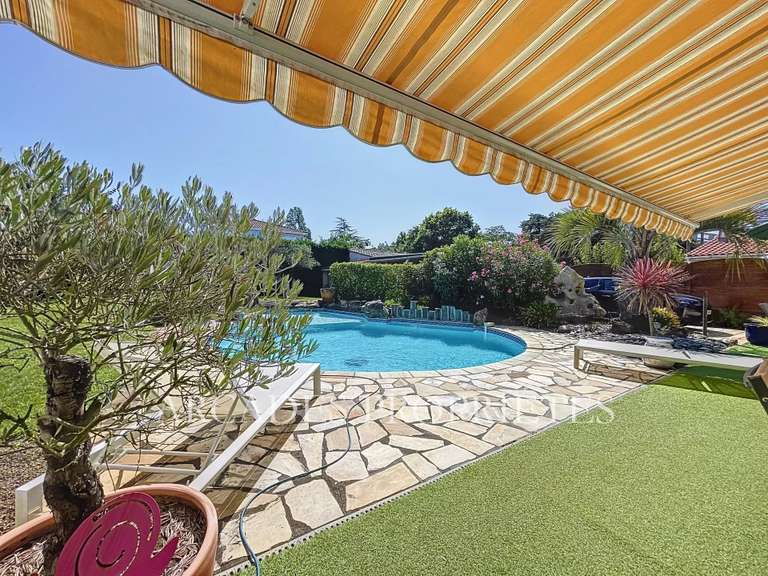 Maison Mérignac - 3 chambres - 181m²