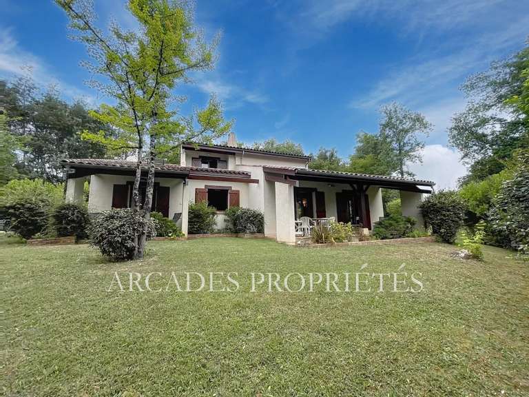Maison Saint-Sulpice-et-Cameyrac - 4 chambres - 190m²