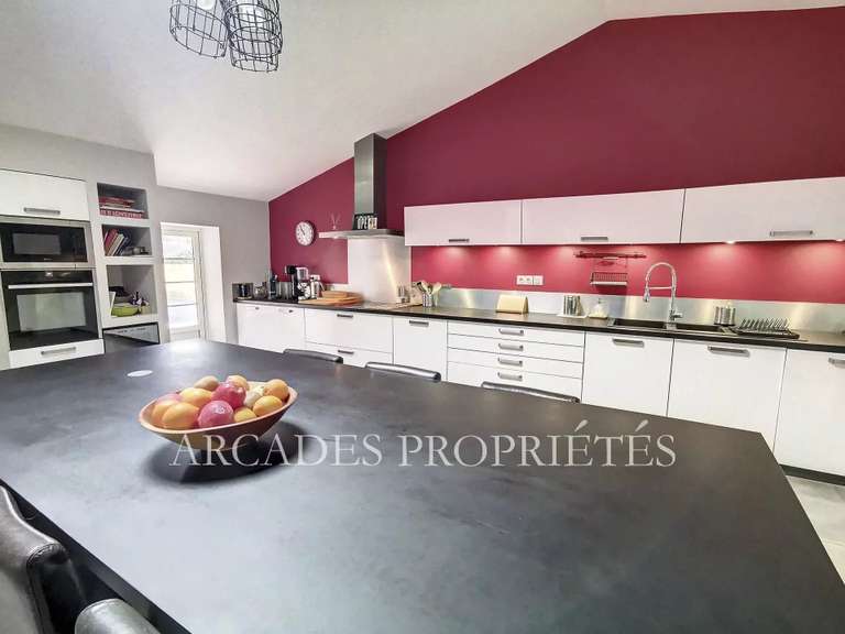 Maison Saint-Sulpice-et-Cameyrac - 8 chambres - 440m²