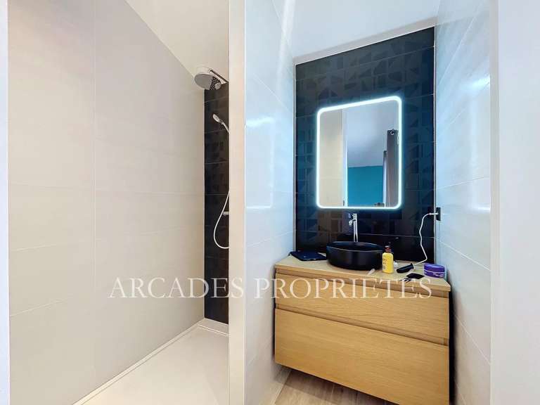 Maison Saint-Sulpice-et-Cameyrac - 4 chambres - 250m²