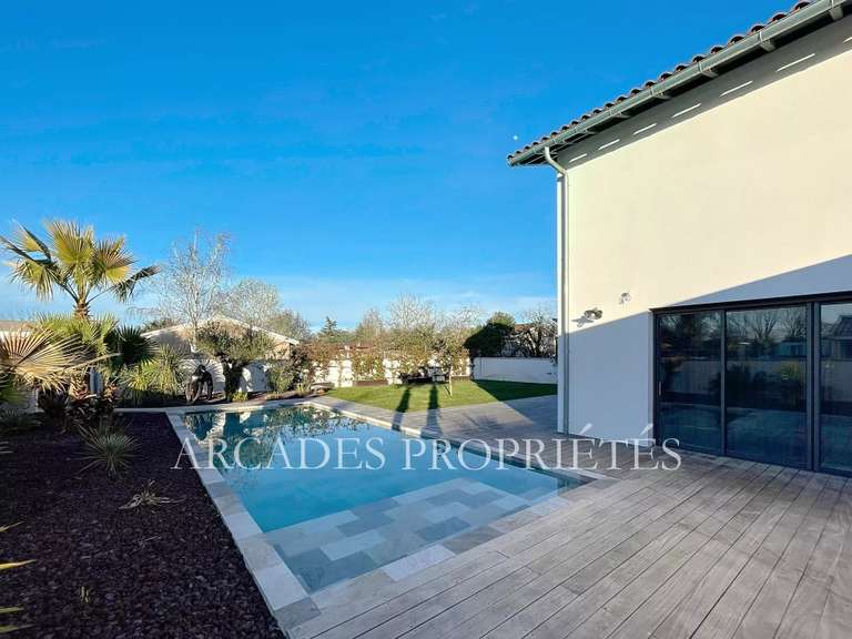Maison Saint-Sulpice-et-Cameyrac - 4 chambres - 250m²
