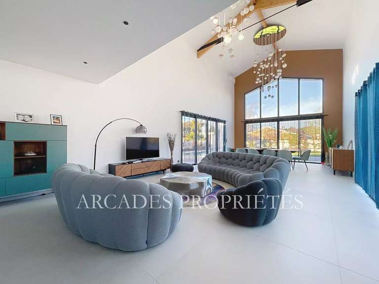 Maison Saint-Sulpice-et-Cameyrac - 4 chambres - 250m²