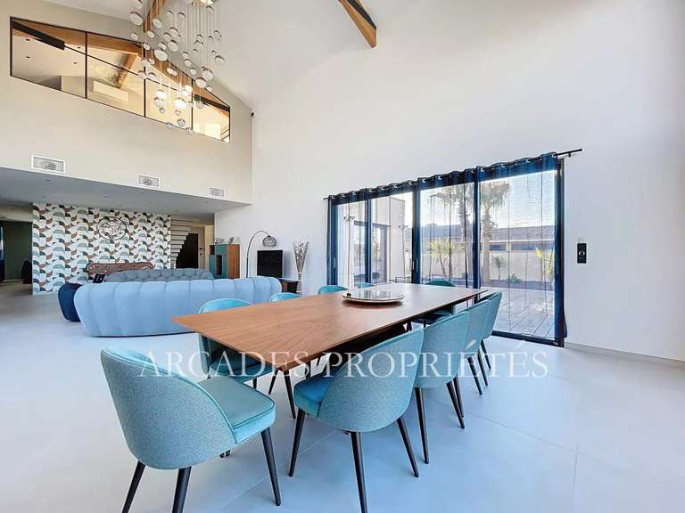 Maison Saint-Sulpice-et-Cameyrac - 4 chambres - 250m²