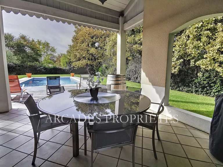 Maison Saint-Sulpice-et-Cameyrac - 5 chambres - 243m²