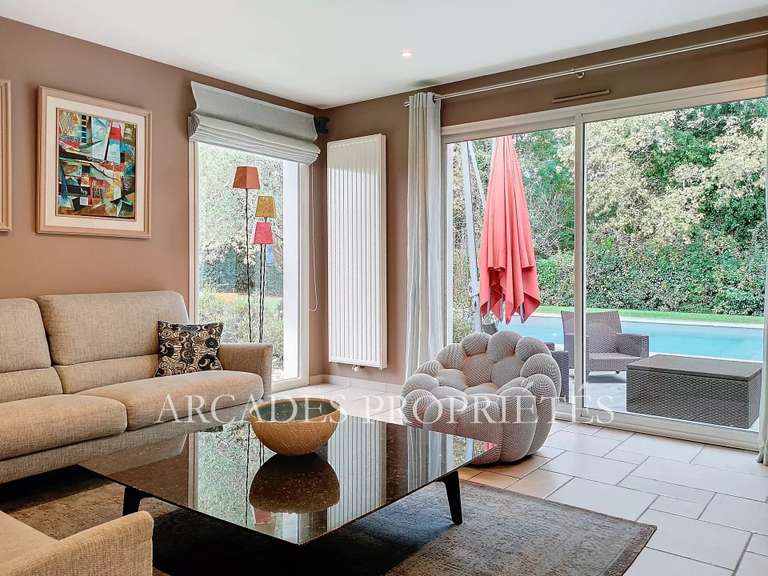 Maison Saint-Sulpice-et-Cameyrac - 5 chambres - 243m²