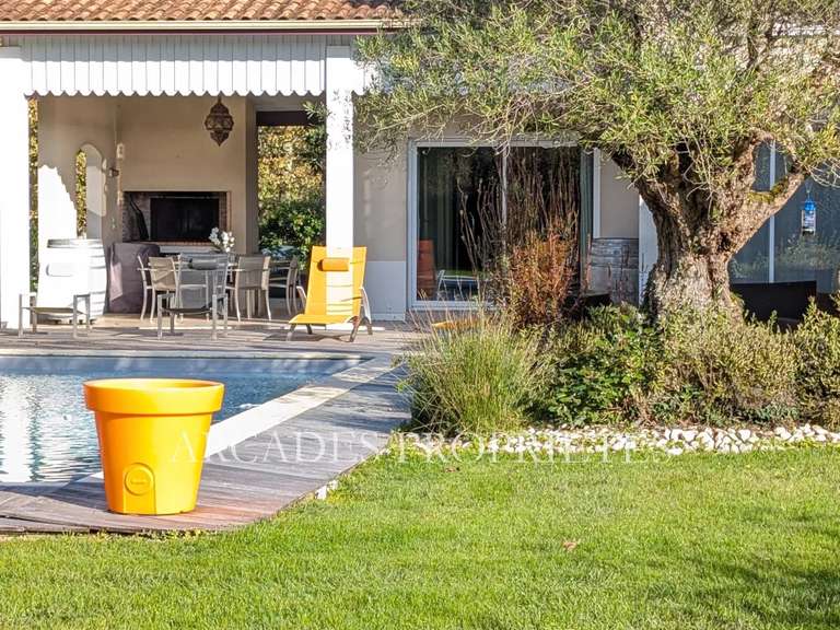 Maison Saint-Sulpice-et-Cameyrac - 5 chambres - 243m²