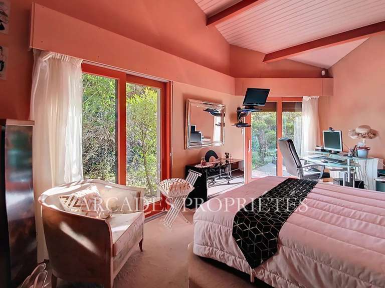 Maison Saint-Sulpice-et-Cameyrac - 2 chambres - 159m²