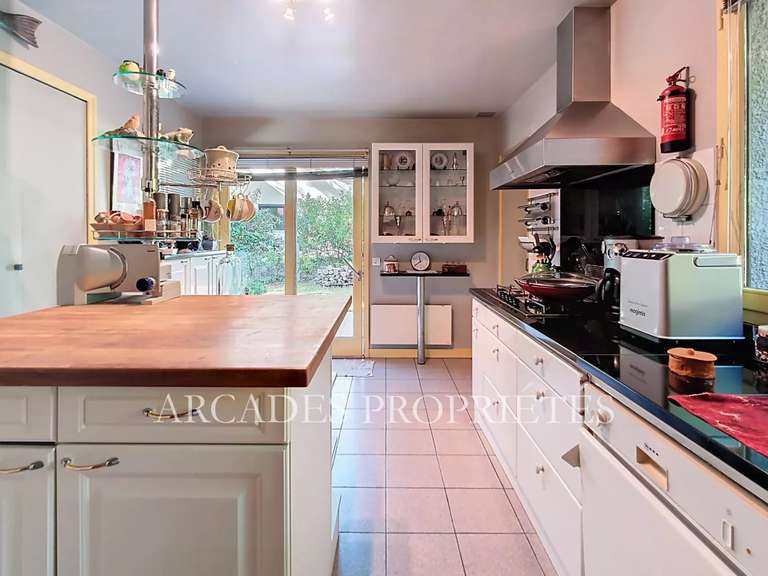 Maison Saint-Sulpice-et-Cameyrac - 2 chambres - 159m²