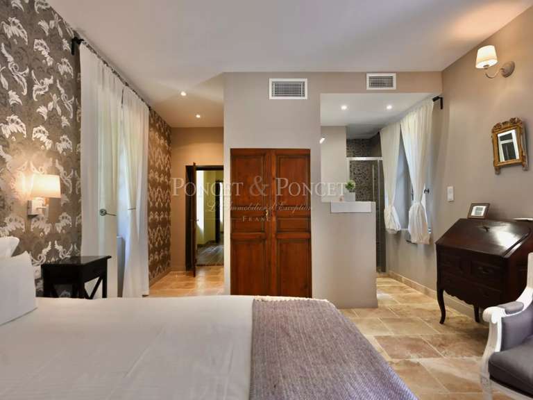 Maison Suze-la-Rousse - 9 chambres - 626m²