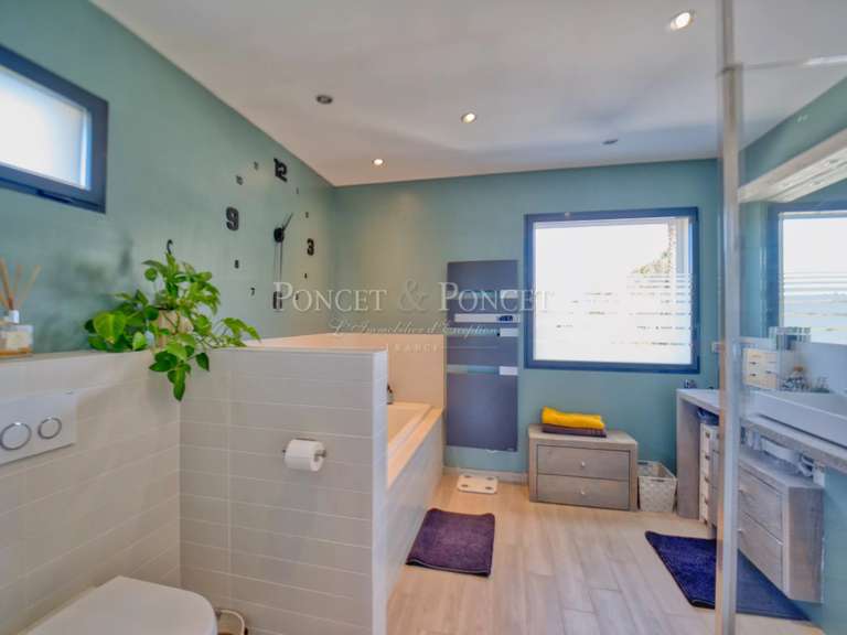 Maison Juvignac - 4 chambres - 180m²