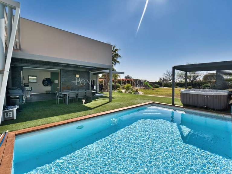 Maison Juvignac - 4 chambres - 180m²
