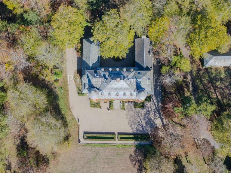 Maison Saint-Pierre-de-Trivisy - 10 chambres - 750m²