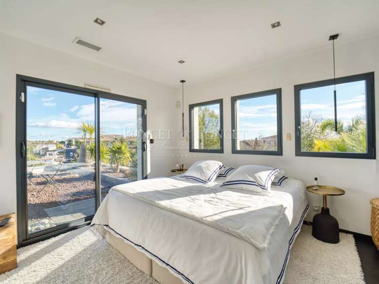 Maison Juvignac - 4 chambres - 246m²