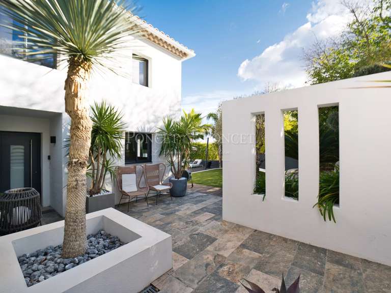 Maison Juvignac - 4 chambres - 246m²