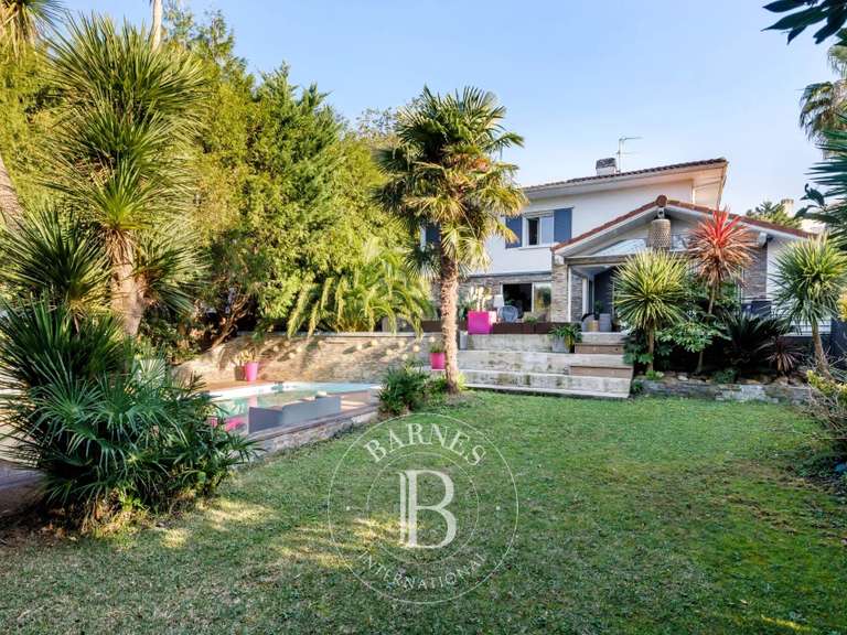 House Biarritz - 7 bedrooms - 301m²