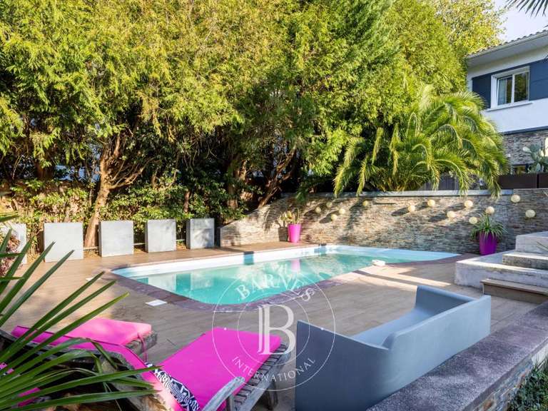 House Biarritz - 7 bedrooms - 301m²