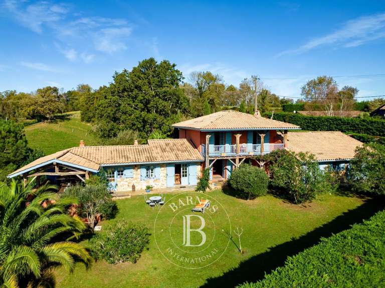 House Urrugne - 4 bedrooms - 250m²