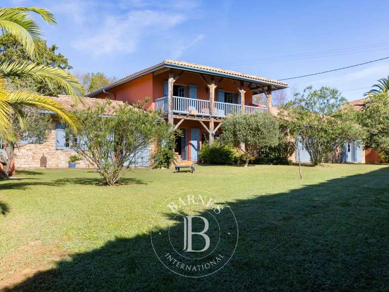House Urrugne - 4 bedrooms - 250m²
