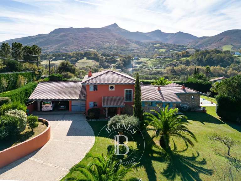 House Urrugne - 4 bedrooms - 250m²