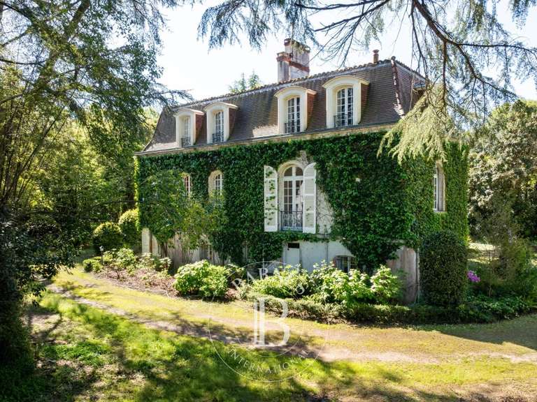 Maison Aire-sur-l'Adour - 3 chambres - 428m²