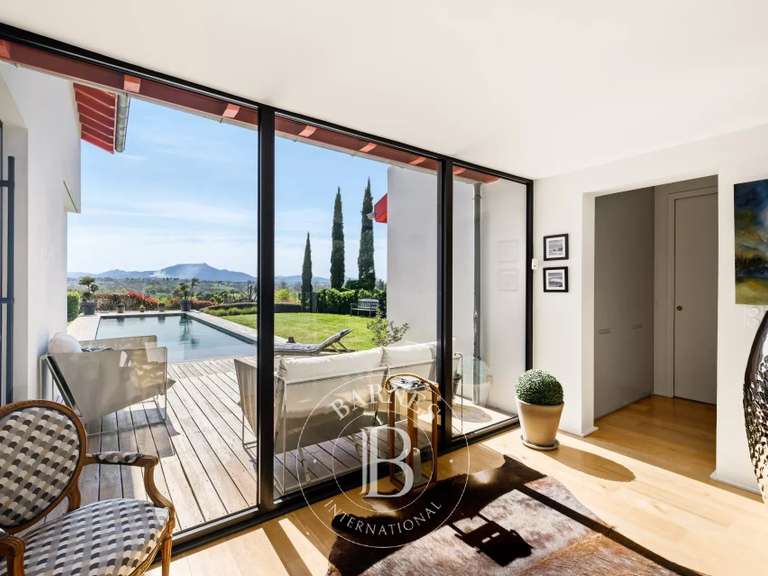 House Arcangues - 3 bedrooms - 220m²
