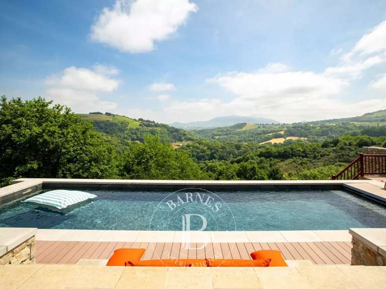 Maison Hasparren - 5 chambres - 338m²