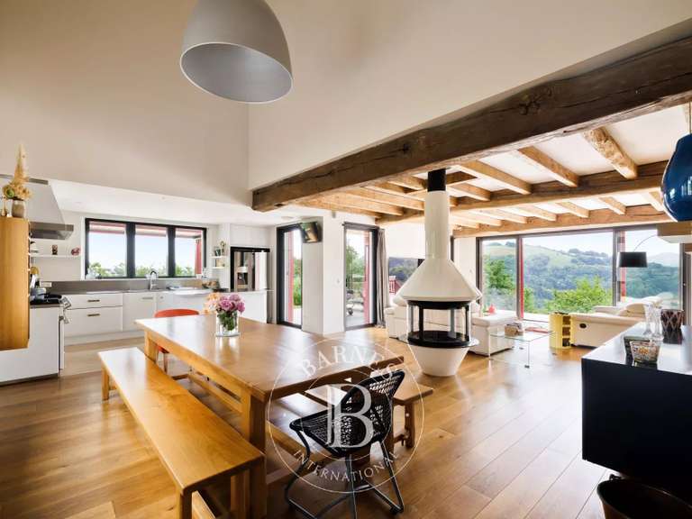 Maison Hasparren - 5 chambres - 338m²