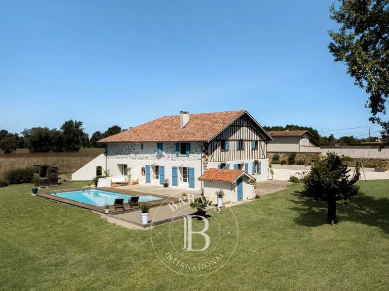 Maison Aire-sur-l'Adour - 5 chambres - 349m²