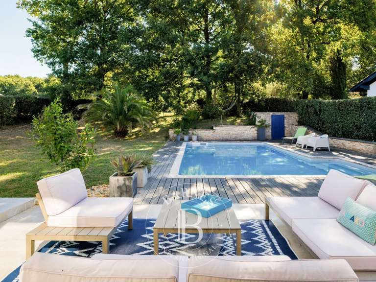 Maison Bassussarry - 4 chambres - 169m²